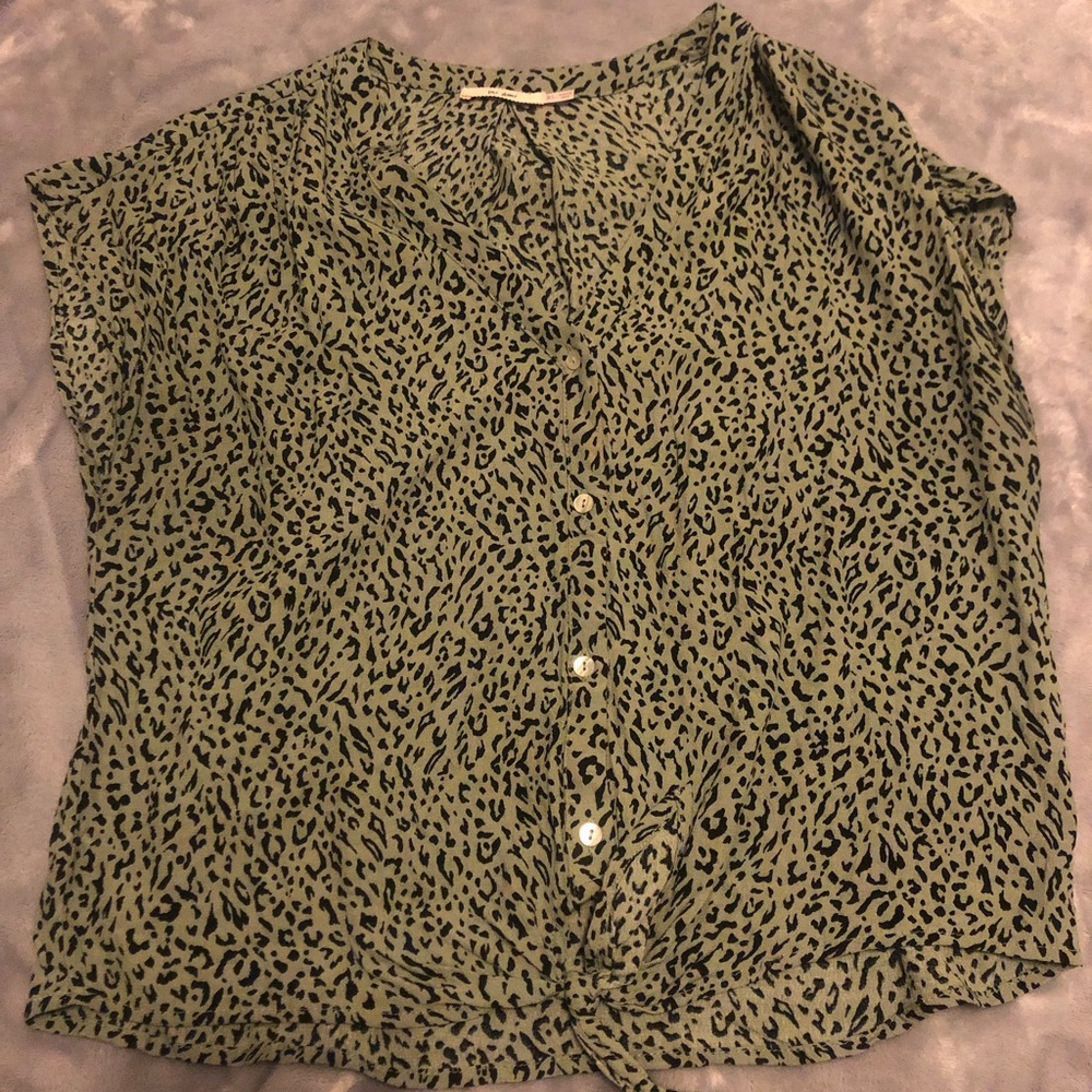 Francesca's Leopard Cropped Button Up Blouse
